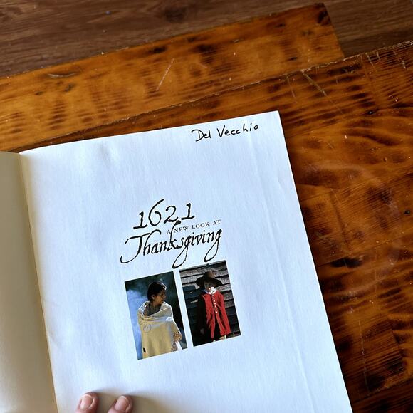 Vintage 2002 Scholastic 1621 A New Look At Thanksgiving Paperback Book - Picture 2 of 11